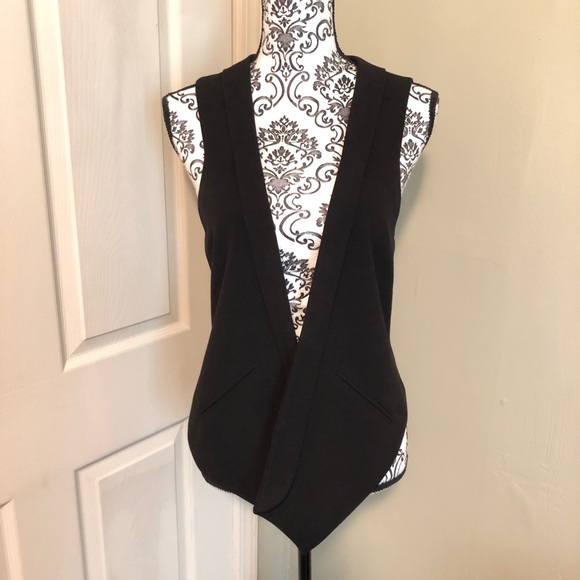 Two vests - Picture 4 of 6